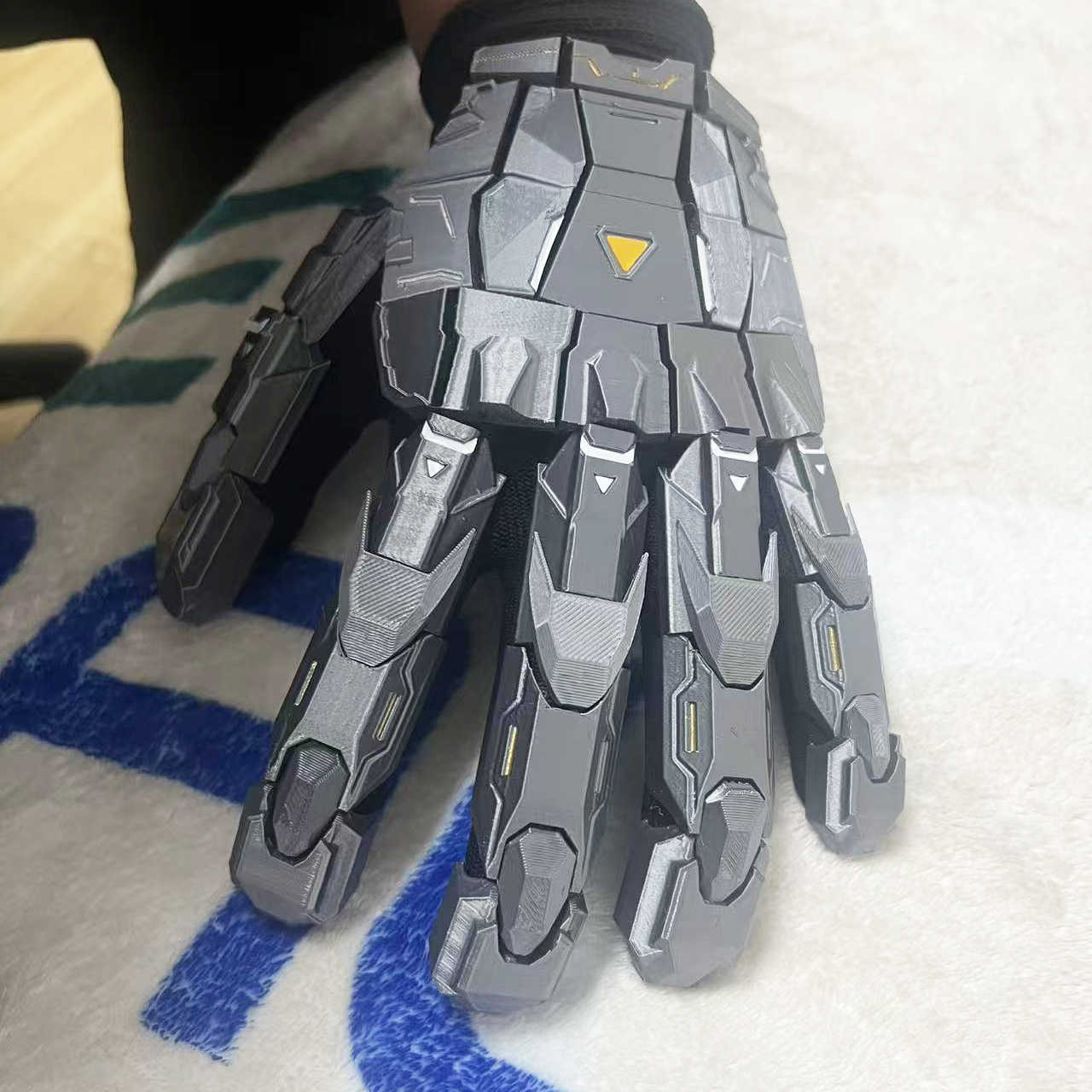 These are 3D gloves I made myself.